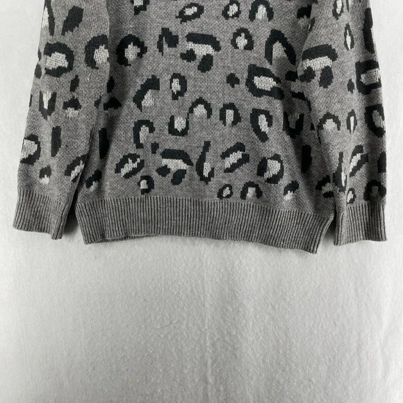 Kendall & Kylie Sweater Women's Sz Medium Gray Animal Leopard Print Crew Neck - Picture 7 of 13